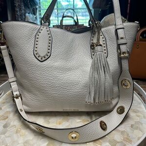 Gently used Michael Kors Satchel Gorgeous!